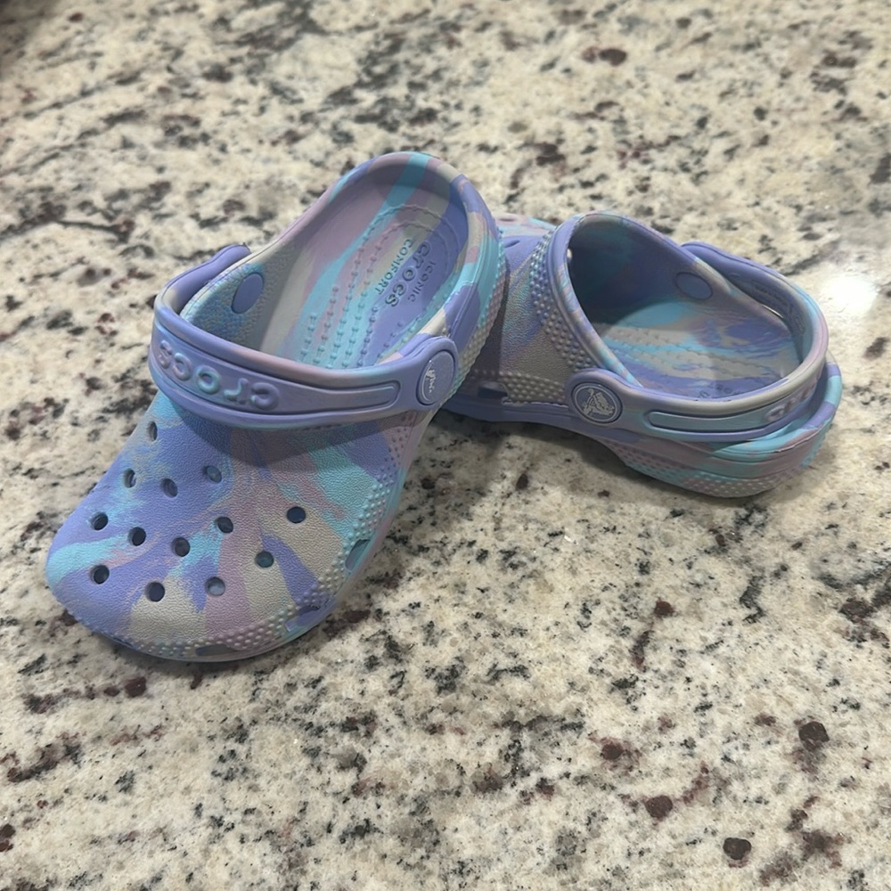 Crocs toddler size 8